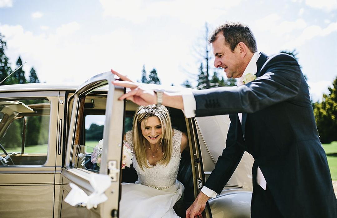 Come salire e scendere dall’auto con l’abito da sposa?